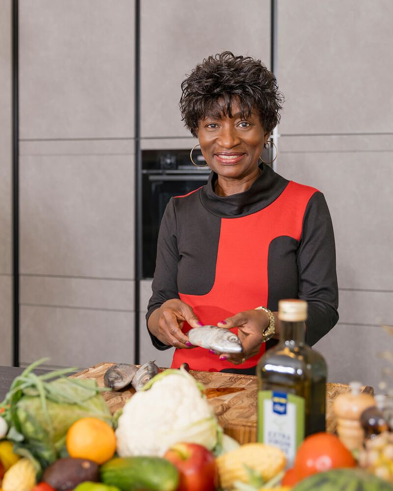 Nasike Fitzner präsentiert leckere und gesunde Speisen